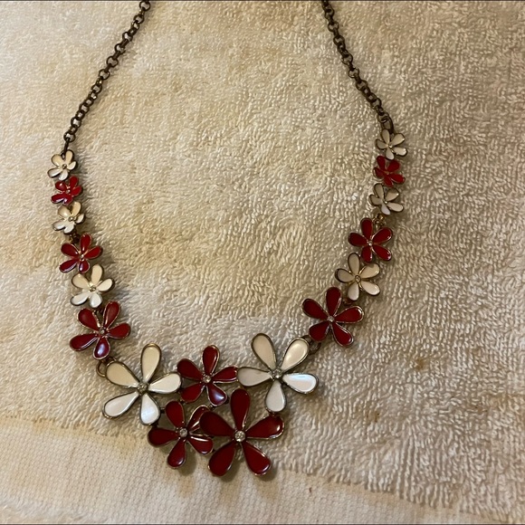 Gorgeous Red and White Floral Necklace - Picture 5 of 5
